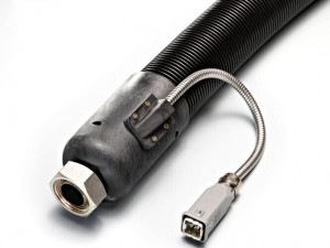 這種加熱管是專為工業機器人的應用而設計。由于在機器人領域的軟管應用在重載和動態負載的特性，其有一個特殊的，非常結實，防水外套，以及用于內部溫度傳感器的特殊的保護元件。一般我們加熱軟管內層為高性能的PTFE軟管，其內部加強層用不同的不銹鋼絲編織，被設定壓縮應力的高標準的加熱軟管用于特殊應用場合。上海迪非機電科技有限公司，電話：021-61558335